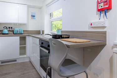1 bed studio, Bassett Green Road, Swaythling, Southampton, SO163QB - Image 4